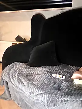 WhimsicalBirdette online show from April 2026 09:48:01 PM