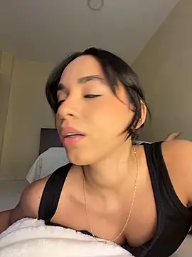 Capricho 01 online show from October 2025 06:51:01 PM