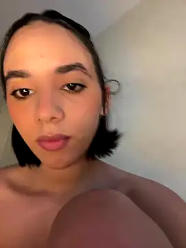 Capricho 01 online show from October 2025 07:02:01 PM