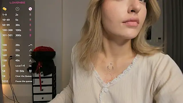 AmyVilvet  online show from April 2026 09:43:01 PM