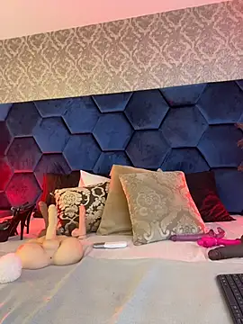 Angelina Roa online show from May 2026 02:36:01 PM
