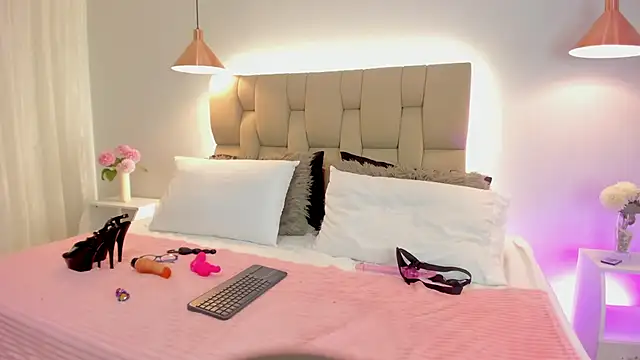 Angelina Roa online show from November 2025 02:53:02 PM