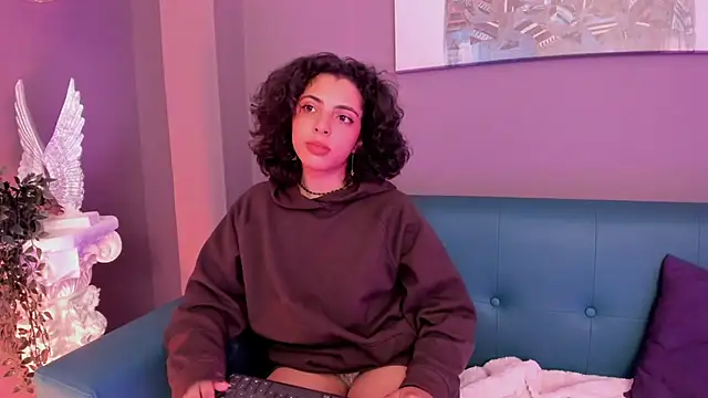 Alessiia   online show from November 2025 06:40:02 AM