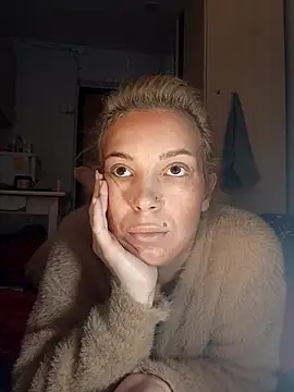 Conny Shellie online show from November 2025 09:32:02 AM