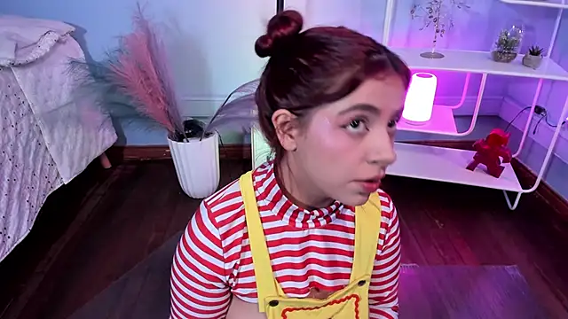 Snapshot of KathiaSaenz_ chatting on October 2025 03:54:02 AM KathiaSaenz  online show from October 2025 03:54:02 AM