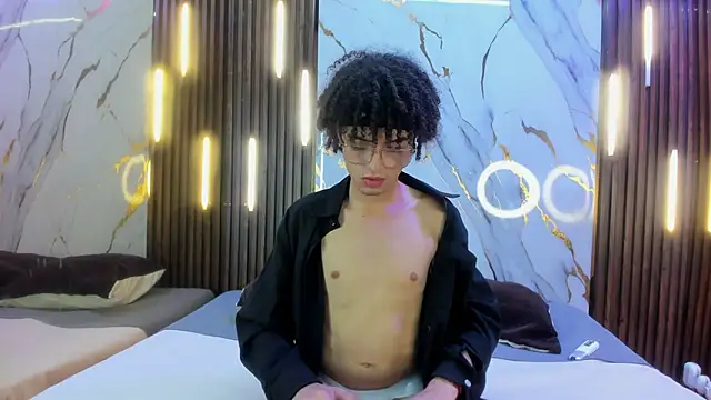 NoahVidall online show from October 2025 05:44:01 AM