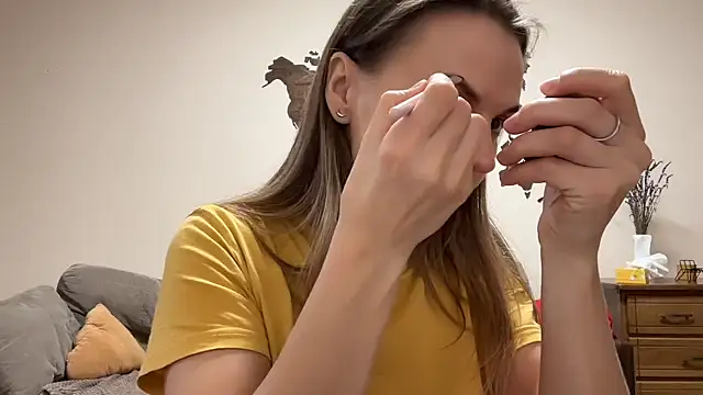 AnnieLove7722 online show from November 2025 10:31:02 AM