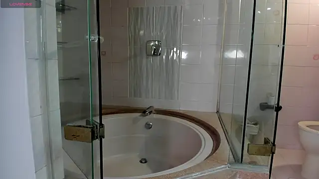 Snapshot of sofi_laane chatting on November 2025 11:32:02 AM sofi laane online show from November 2025 11:32:02 AM