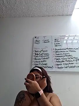 Karoline Amber online show from October 2025 07:58:01 PM