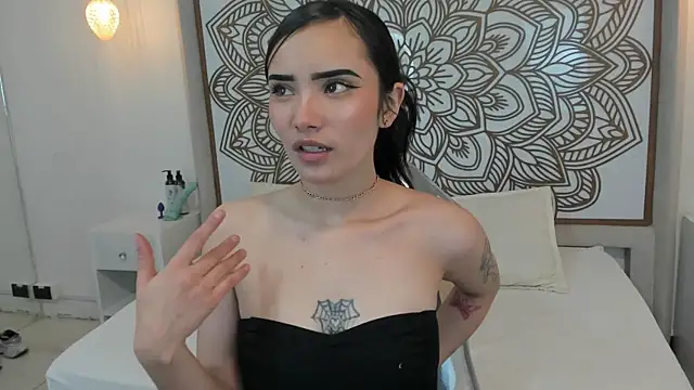 Daphne Nicolle online show from October 2025 01:23:02 PM