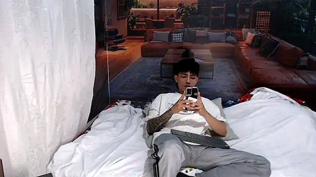 Snapshot of RomeoMillerr chatting on June 2026 06:05:02 PM RomeoMillerr online show from June 2026 06:05:02 PM