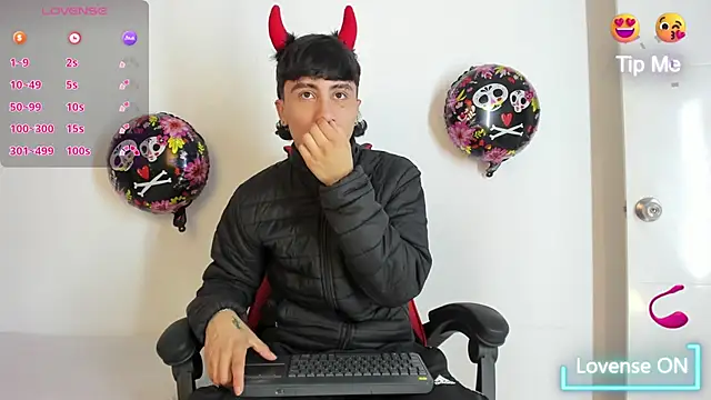 XaanderGrey online show from October 2025 07:38:02 PM