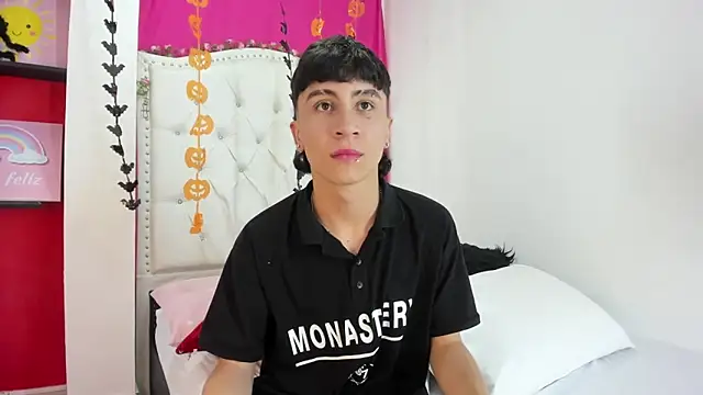 XaanderGrey online show from October 2025 08:21:01 PM