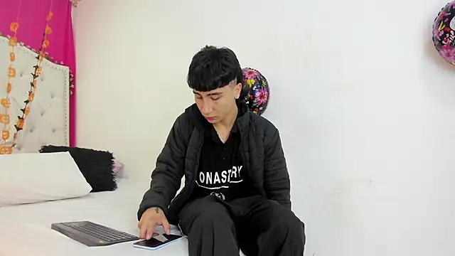 XaanderGrey online show from October 2025 07:15:01 PM