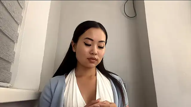 Snapshot of Ur_neighbor_Kira chatting on October 2025 03:12:01 PM Ur neighbor Kira online show from October 2025 03:12:01 PM