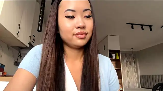 Snapshot of Ur_neighbor_Kira chatting on October 2025 11:12:01 AM Ur neighbor Kira online show from October 2025 11:12:01 AM