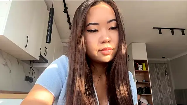 Snapshot of Ur_neighbor_Kira chatting on October 2025 09:19:02 AM Ur neighbor Kira online show from October 2025 09:19:02 AM