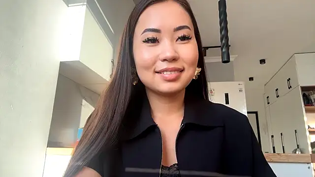 Snapshot of Ur_neighbor_Kira chatting on October 2025 11:22:02 AM Ur neighbor Kira online show from October 2025 11:22:02 AM