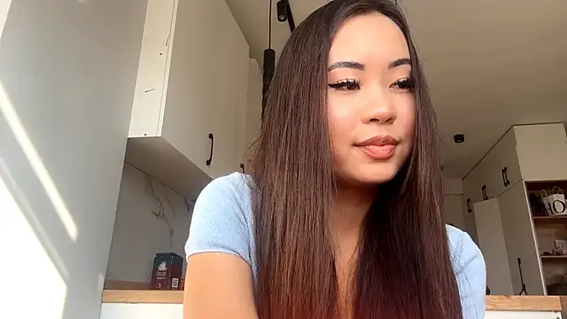 Snapshot of Ur_neighbor_Kira chatting on October 2025 09:11:02 AM Ur neighbor Kira online show from October 2025 09:11:02 AM