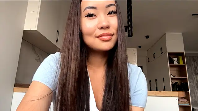 Snapshot of Ur_neighbor_Kira chatting on October 2025 11:11:02 AM Ur neighbor Kira online show from October 2025 11:11:02 AM