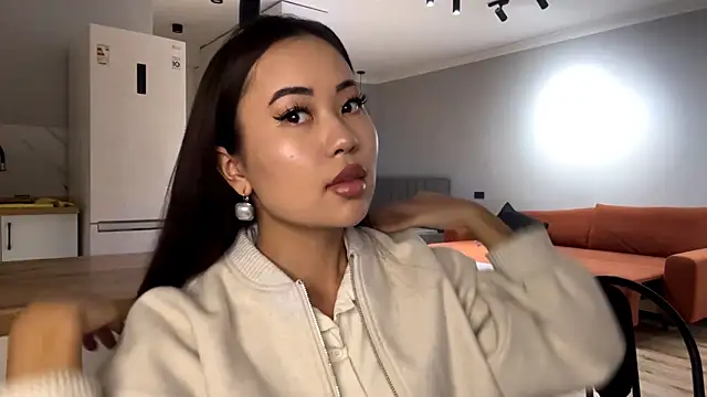 Snapshot of Ur_neighbor_Kira chatting on November 2025 12:21:02 PM Ur neighbor Kira online show from November 2025 12:21:02 PM