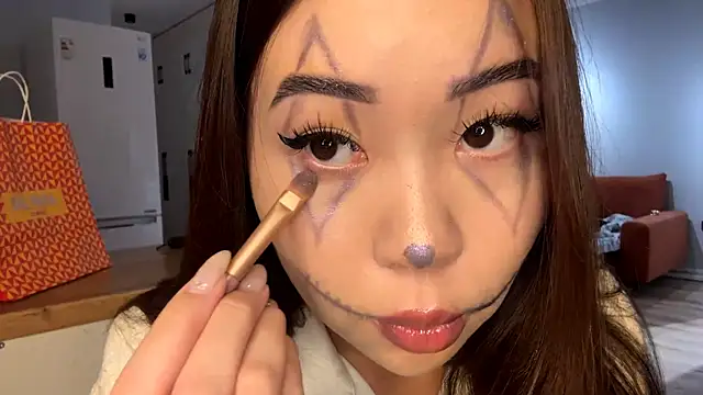 Snapshot of Ur_neighbor_Kira chatting on October 2025 12:24:01 PM Ur neighbor Kira online show from October 2025 12:24:01 PM