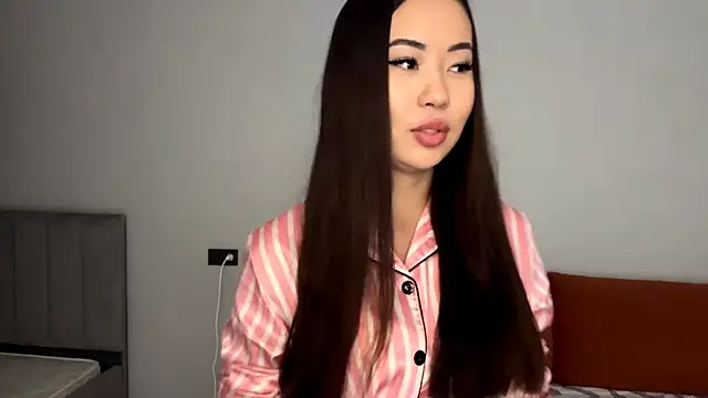 Snapshot of Ur_neighbor_Kira chatting on November 2025 03:16:01 PM Ur neighbor Kira online show from November 2025 03:16:01 PM