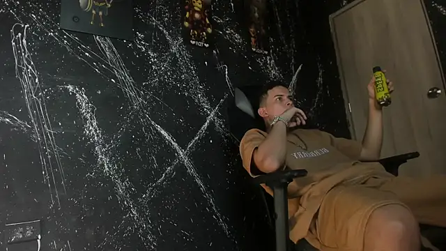 Snapshot of JuanSixx chatting on October 2025 08:07:01 PM JuanSixx online show from October 2025 08:07:01 PM