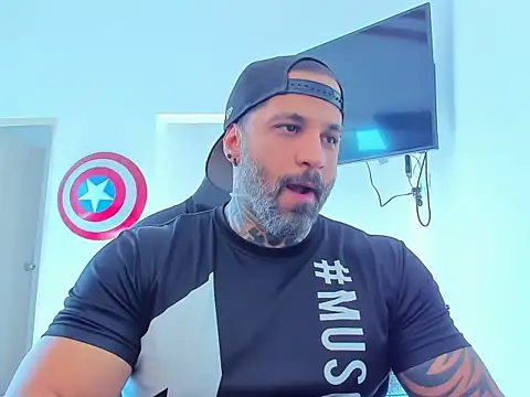 Snapshot of JoshRigby chatting on November 2025 08:01:01 PM JoshRigby online show from November 2025 08:01:01 PM