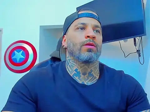 Snapshot of JoshRigby chatting on November 2025 08:20:01 PM JoshRigby online show from November 2025 08:20:01 PM