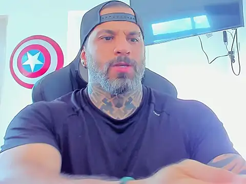 Snapshot of JoshRigby chatting on November 2025 09:09:02 PM JoshRigby online show from November 2025 09:09:02 PM