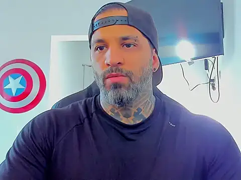 Snapshot of JoshRigby chatting on November 2025 09:40:01 PM JoshRigby online show from November 2025 09:40:01 PM