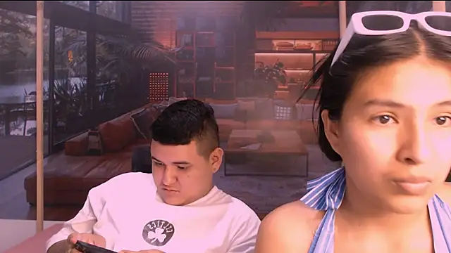 Charly and laura online show from October 2025 07:15:02 PM
