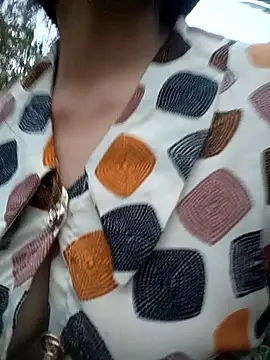 bree-zz online show from April 2026 11:06:01 AM