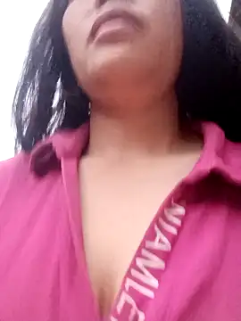 Snapshot of bree-zz chatting on February 2026 11:59:01 PM bree-zz online show from February 2026 11:59:01 PM