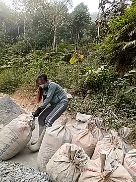 bree-zz online show from December 2025 04:17:01 AM