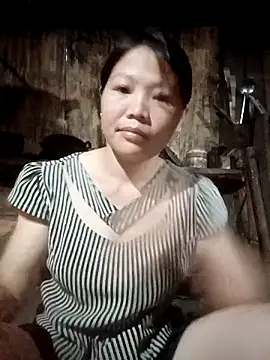 bree-zz online show from April 2026 11:00:02 PM