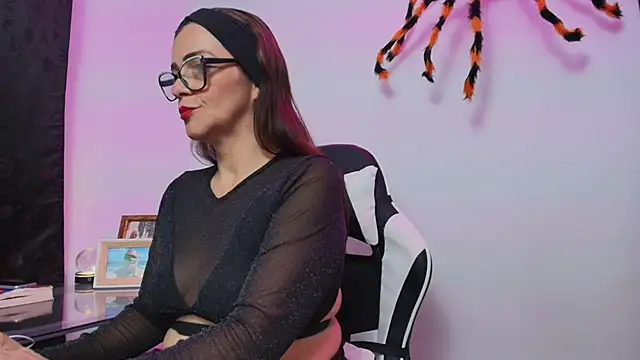 Carol Miss2 online show from October 2025 10:36:02 AM