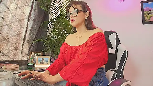 Carol Miss2 online show from November 2025 12:21:02 PM