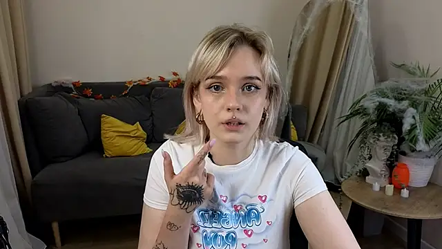 MayWins online show from October 2025 09:25:01 PM