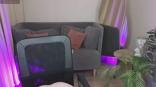 Snapshot of MayWins chatting on February 2026 09:14:02 PM MayWins online show from February 2026 09:14:02 PM