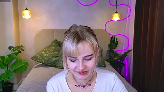 MayWins online show from October 2025 09:05:01 PM