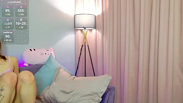 Snapshot of Curious_Lily chatting on November 2025 01:10:02 AM Curious Lily online show from November 2025 01:10:02 AM