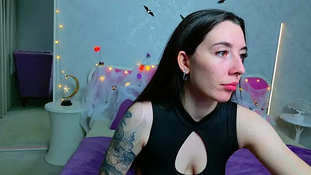 Snapshot of Curious_Lily chatting on October 2025 01:06:02 AM Curious Lily online show from October 2025 01:06:02 AM