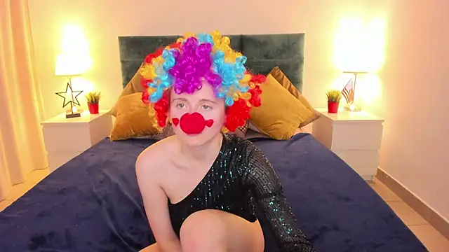 Snapshot of CamillaDreamer chatting on October 2025 03:57:02 PM CamillaDreamer online show from October 2025 03:57:02 PM