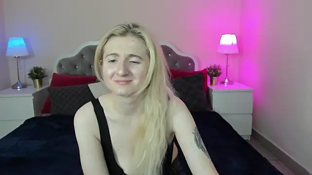 Snapshot of CamillaDreamer chatting on October 2025 03:46:02 PM CamillaDreamer online show from October 2025 03:46:02 PM