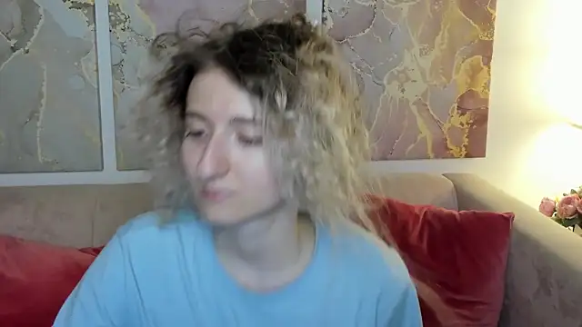 Snapshot of CamillaDreamer chatting on May 2026 04:22:02 PM CamillaDreamer online show from May 2026 04:22:02 PM