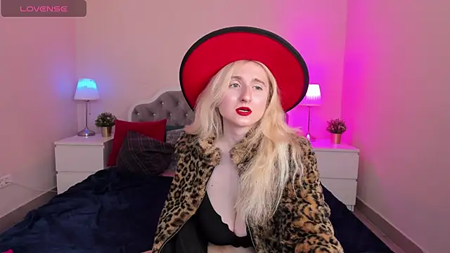 Snapshot of CamillaDreamer chatting on October 2025 10:07:01 AM CamillaDreamer online show from October 2025 10:07:01 AM