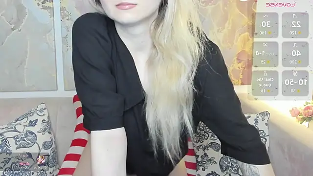 Snapshot of CamillaDreamer chatting on May 2026 10:12:02 AM CamillaDreamer online show from May 2026 10:12:02 AM