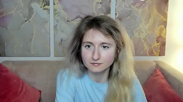 Snapshot of CamillaDreamer chatting on May 2026 04:04:02 PM CamillaDreamer online show from May 2026 04:04:02 PM
